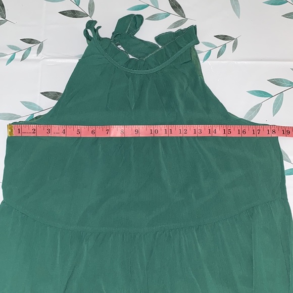 Beautiful Green Sleeveless Dress - Picture 4 of 5